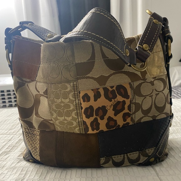 Classic Coach Bag - Picture 2 of 5